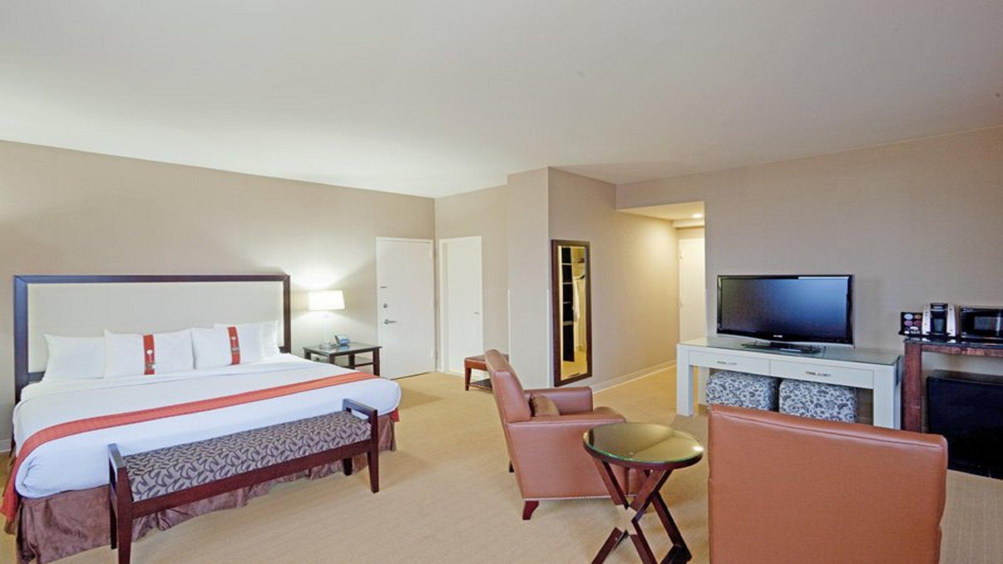 Holiday Inn & Suites Marlborough, An Ihg Hotel Exterior photo